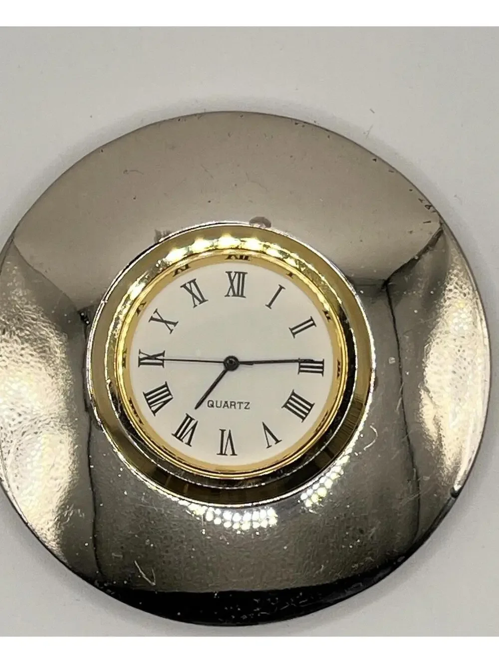 Round Silvertone Disk Destop clock, quartz working condition with logo 2122.2